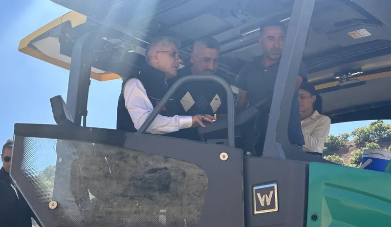 Bingöl`de köy yollarında sıcak asfalt seferberliği: Hedef 100 kilometre!