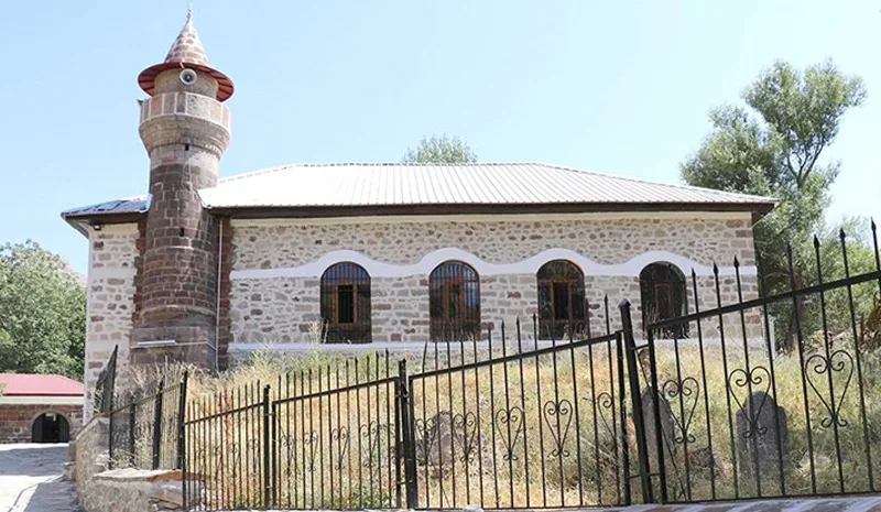 Bingöl`de asırlık cami yeniden cemaatine kavuşuyor