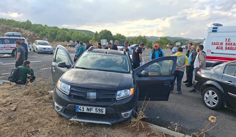 Bingöl`de iki otomobil çarpıştı: 3 yaralı
