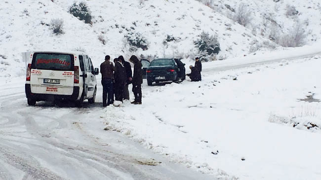 Araçlar yolda mahsur kaldı