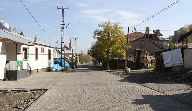 Aşağı çarşı hizmet yüzü gördü