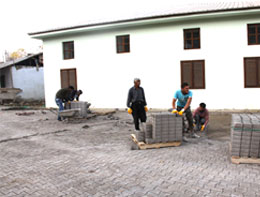 Aşağı çarşı`ya kilitli parke taşı