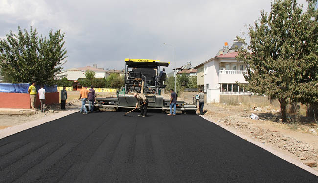 Asfalt çalışmaları devam ediyor