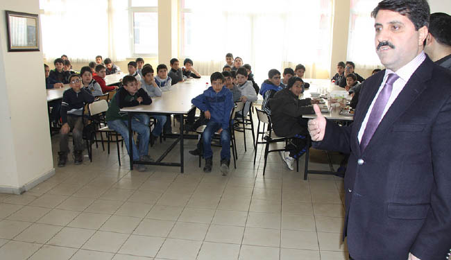 Atalay, okuma salonu öğrencilerini ziyaret etti