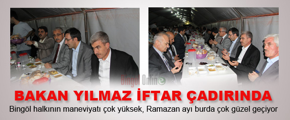 Bakan yılmaz, vatandaşlarla birlikte iftar açtı