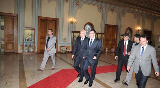 Bakan yılmaz`dan istanbul valisi mutlu`ya ziyaret