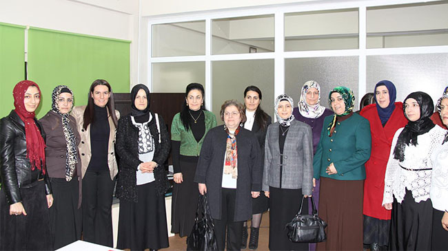 Bakanların eşlerinden kadın koordinasyon merkezi`ne ziyaret