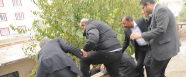 Baluken ve kaplan`a biber gazı