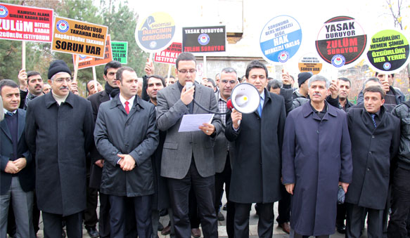 Başörtüsüne özgürlük istiyoruz