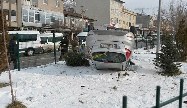 Buzlanma nedeniyle takla attı