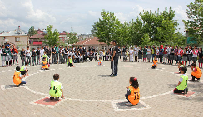 Çocuk oyunları şenlikleri başladı