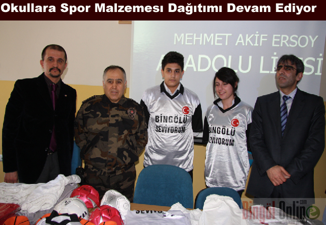 Emniyet, okullara spor malzemesi dağıtımını sürdürüyor