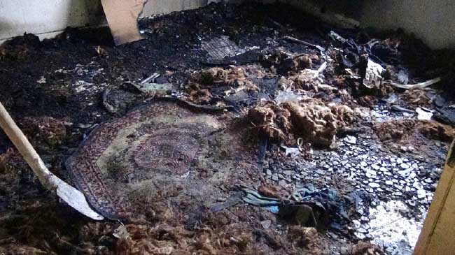 Evi yanan vatandaş yardım bekliyor