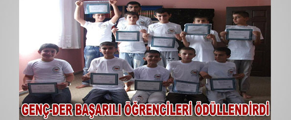 Genç der başarılı öğrencileri ödüllendirdi