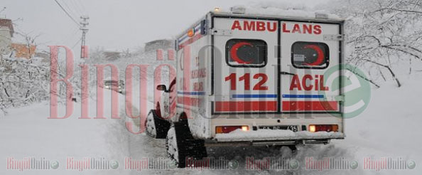 Hasta kurtarmaya giden ambulans mahsur kaldı