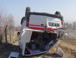 Hasta taşıyan ambulans kaza yaptı