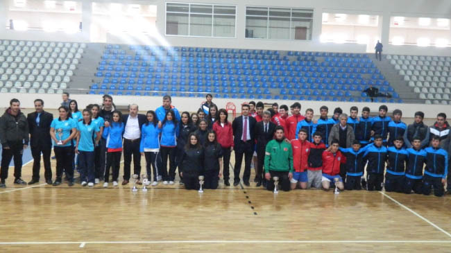 Hentbol grup müsabakaları sona erdi