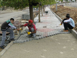 Kaldırım çalışmaları devam ediyor