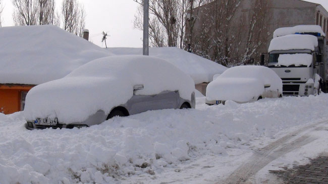Karlıova`da yoğun kar yağışı