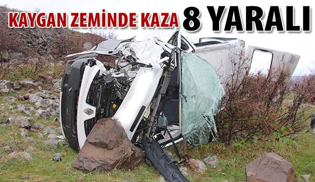 Kaygan zeminde kaza: 8 yaralı