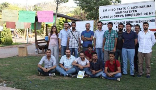 Kürtçe öğretmenleri açlık grevinde