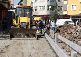 Maden sokak kilitli parke taşı ile döşeniyor