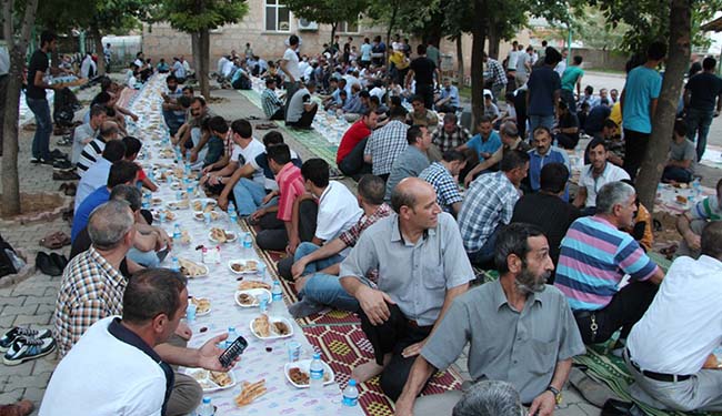 Mahalleli iftar yemeğinde buluştu