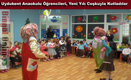 Miniklerin yılbaşı eğlencesi