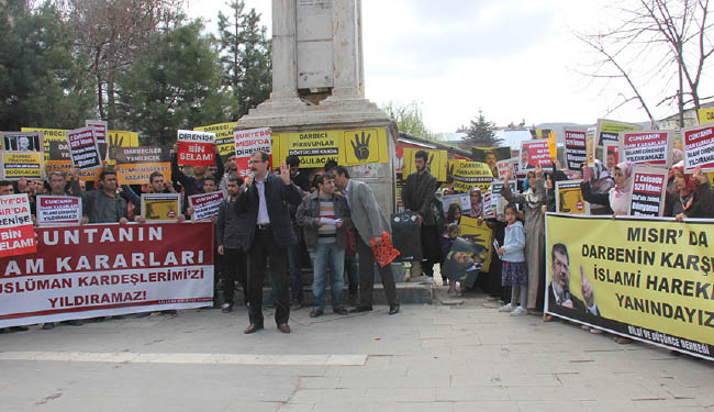 Mısır`daki idam kararları protesto edildi