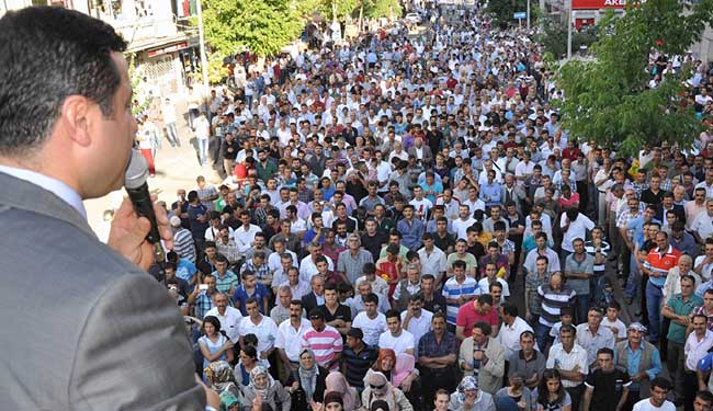 Miting öncesi trafik düzenlemesi