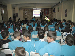 Polisten öğrencilere trafik semineri
