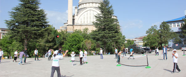 Sokak tenisi etkinliği düzenledi