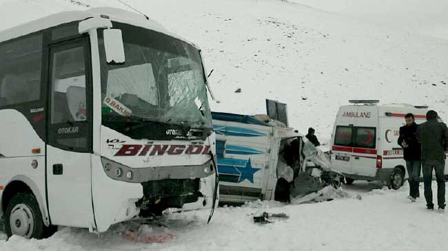 Trafik kazası: 1 ölü, 3 yaralı