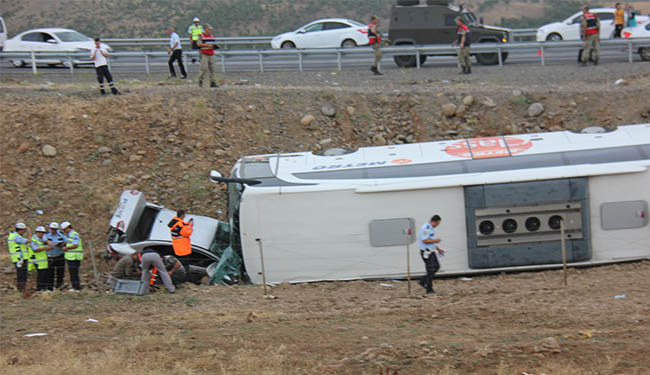 Trafik kazası: 2`si ağır 33 yaralı