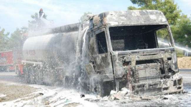 Yakıt tankerine bombalı saldırı