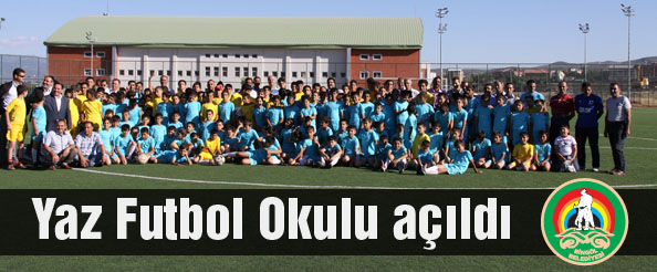 Yaz futbol okulu açıldı