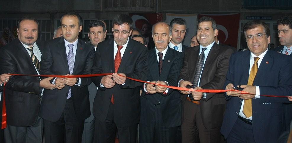 Yılmaz gıda ve giyim bankası`nı açtı