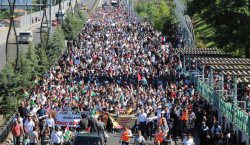 Bingöl`de on binler Gazze için yürüdü