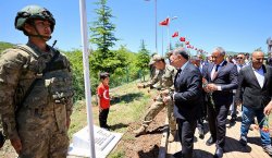 Bingöl`de PKK`lı teröristler tarafından şehit edilen 33 er anıldı