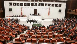 Meclis tatile girmiyor: Çalışma süresi 1 ay uzatıldı