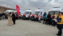 Bingöl`e 5 yeni ambulans ve 2 UMKE aracı tahsis edildi