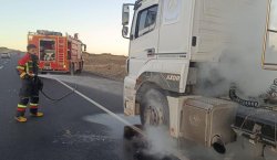 Bingöl`de seyir halindeki tırda yangın paniği