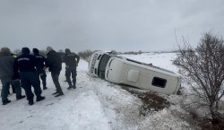 Minibüs şarampole devrildi: 9 yaralı