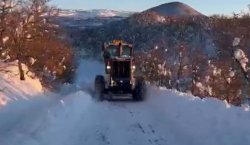 Bingöl`de kapalı köy yollarında çalışmalar sürüyor