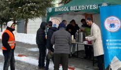 AK Gençlik`ten Üniversite Öğrencilerine Çorba İkramı