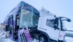 Bingöl Firmasına Ait Yolcu Otobüsü Kaza Yaptı: 9 Yaralı