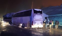 Bingöl Hacılar`da Otobüs ile Tır Çarpıştı: 3 Yaralı