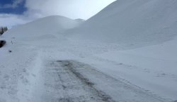 Bingöl`de Çığ Düştü! Araçtakiler saniyelerle kurtuldu