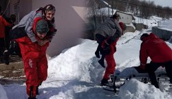 Bingöl`de diyaliz hastasına AKUT yetişti