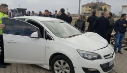 Genç`te Tren Otomobile Çarptı; 3 Yaralı